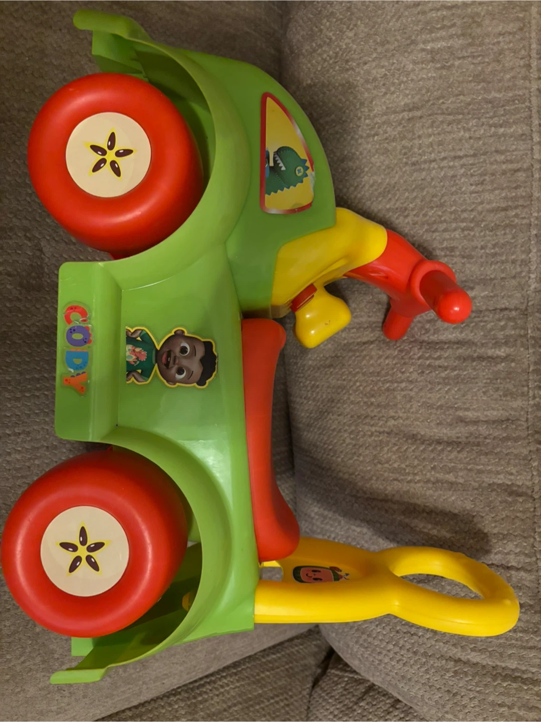 CoComelon Ride-On Car - photo 3