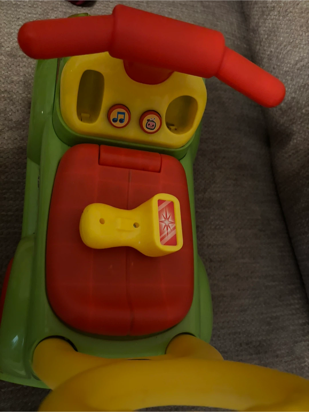 CoComelon Ride-On Car - photo 4