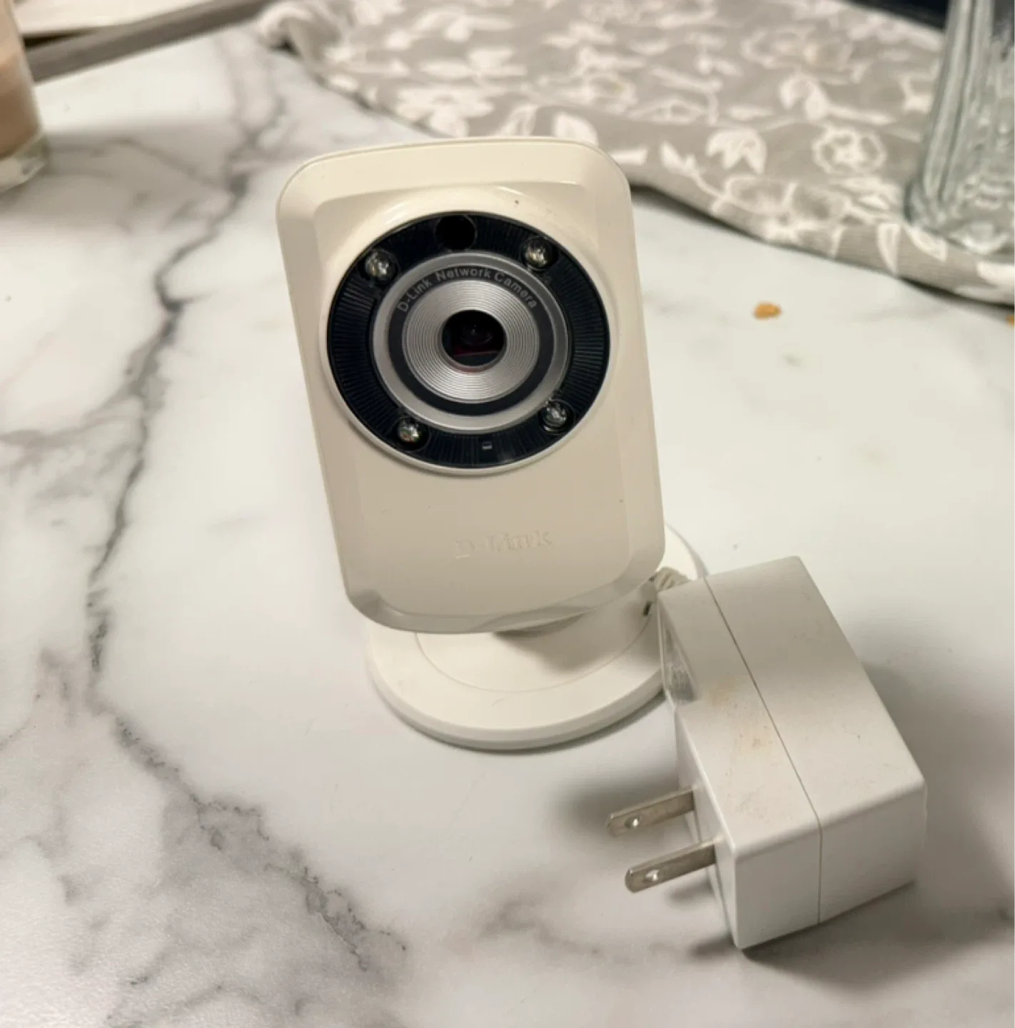 D-Link DCS-932L Wireless N Day/Night Camera thumbnail