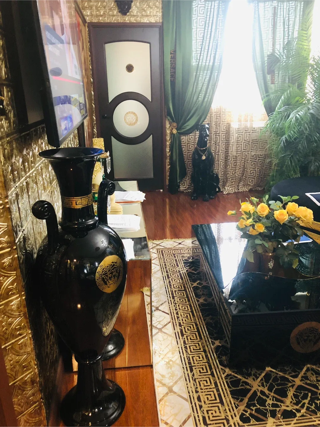 Versace Black Vase & Dog Statue Set image indicator(6)