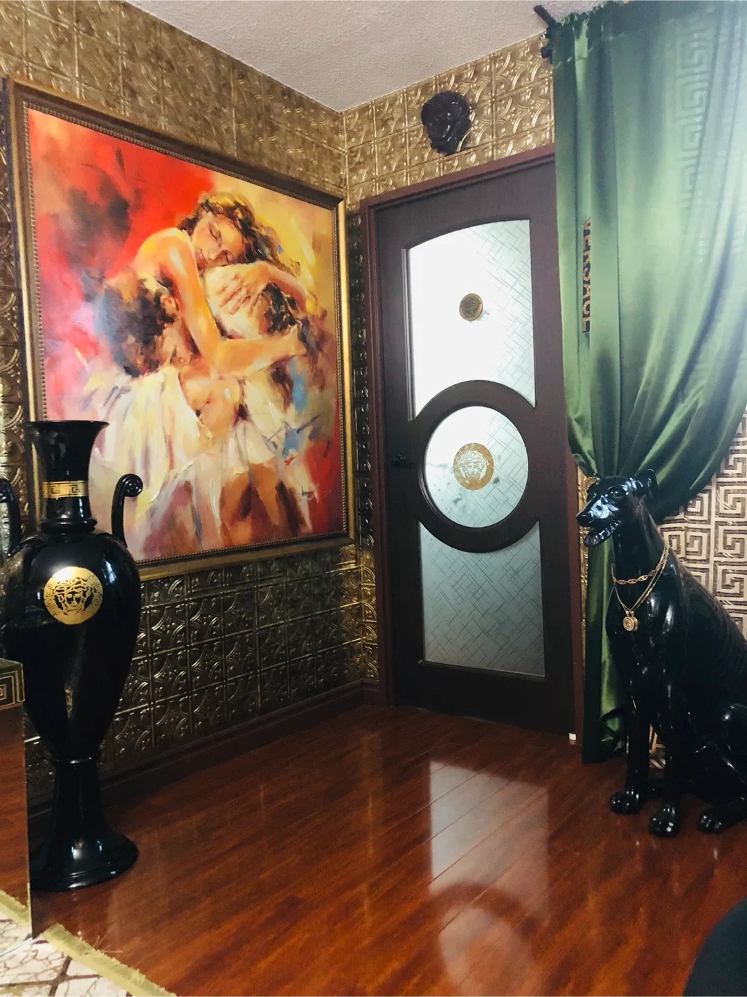 Versace Black Vase & Dog Statue Set image indicator(2)