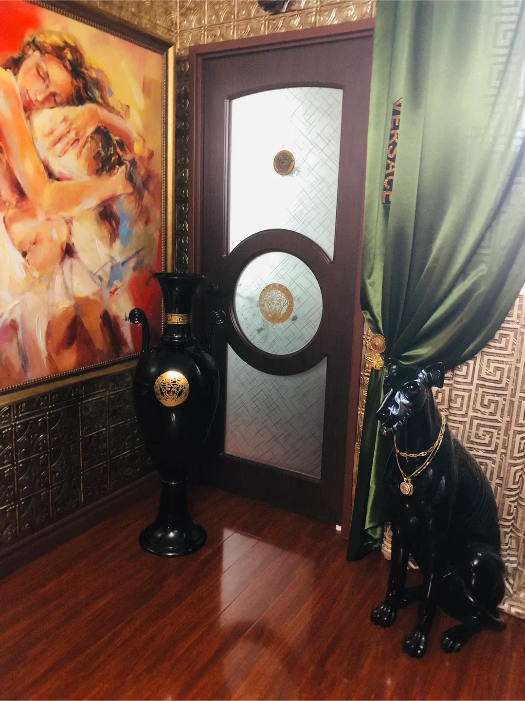 Versace Black Vase & Dog Statue Set image indicator(9)