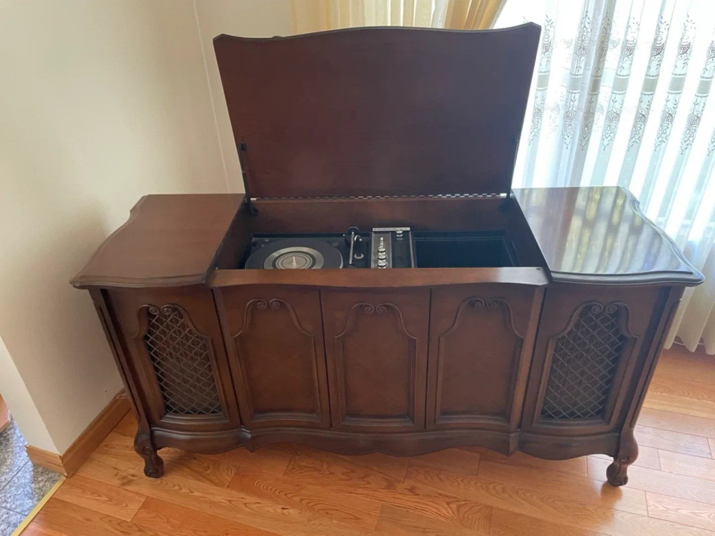 Vintage Electrohome Record Player Console image indicator(2)