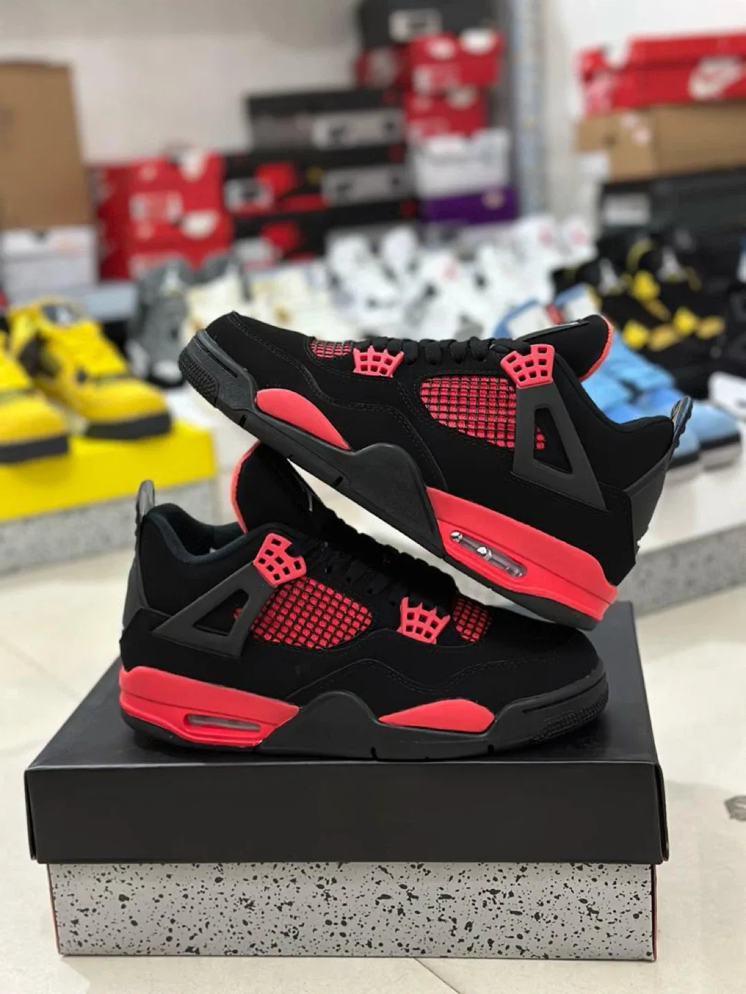 Air Jordan 4 Retro Sneakers image indicator(3)