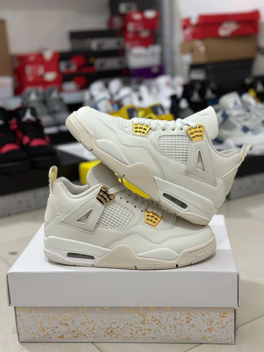 Air Jordan 4 Retro Sneakers image indicator(2)