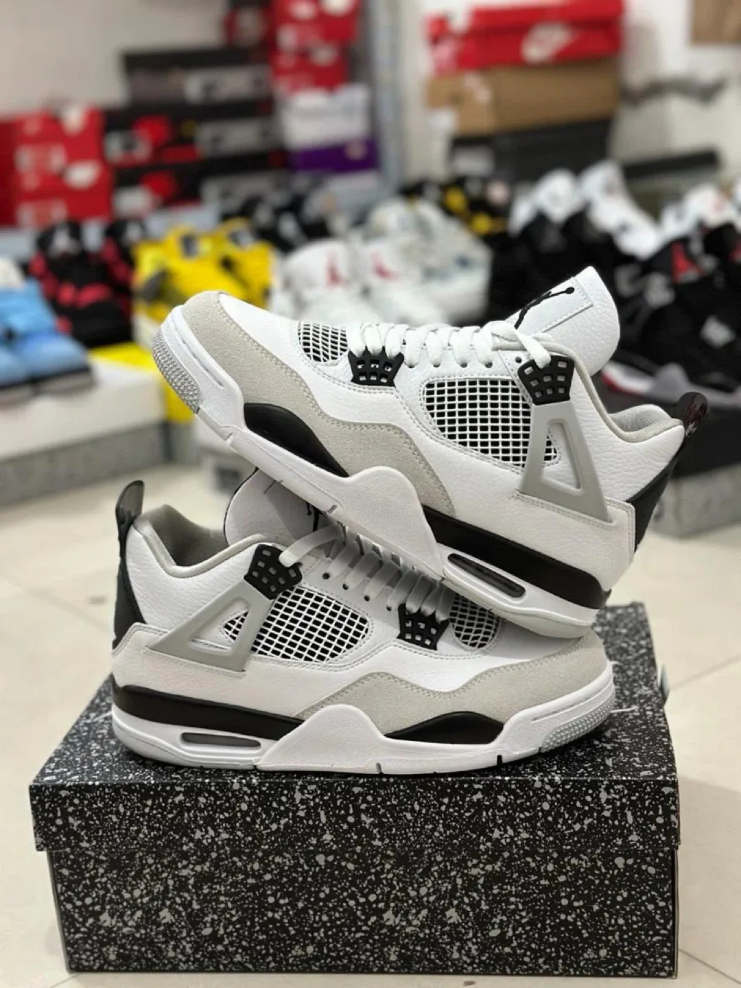 Air Jordan 4 Retro Sneakers image indicator(4)