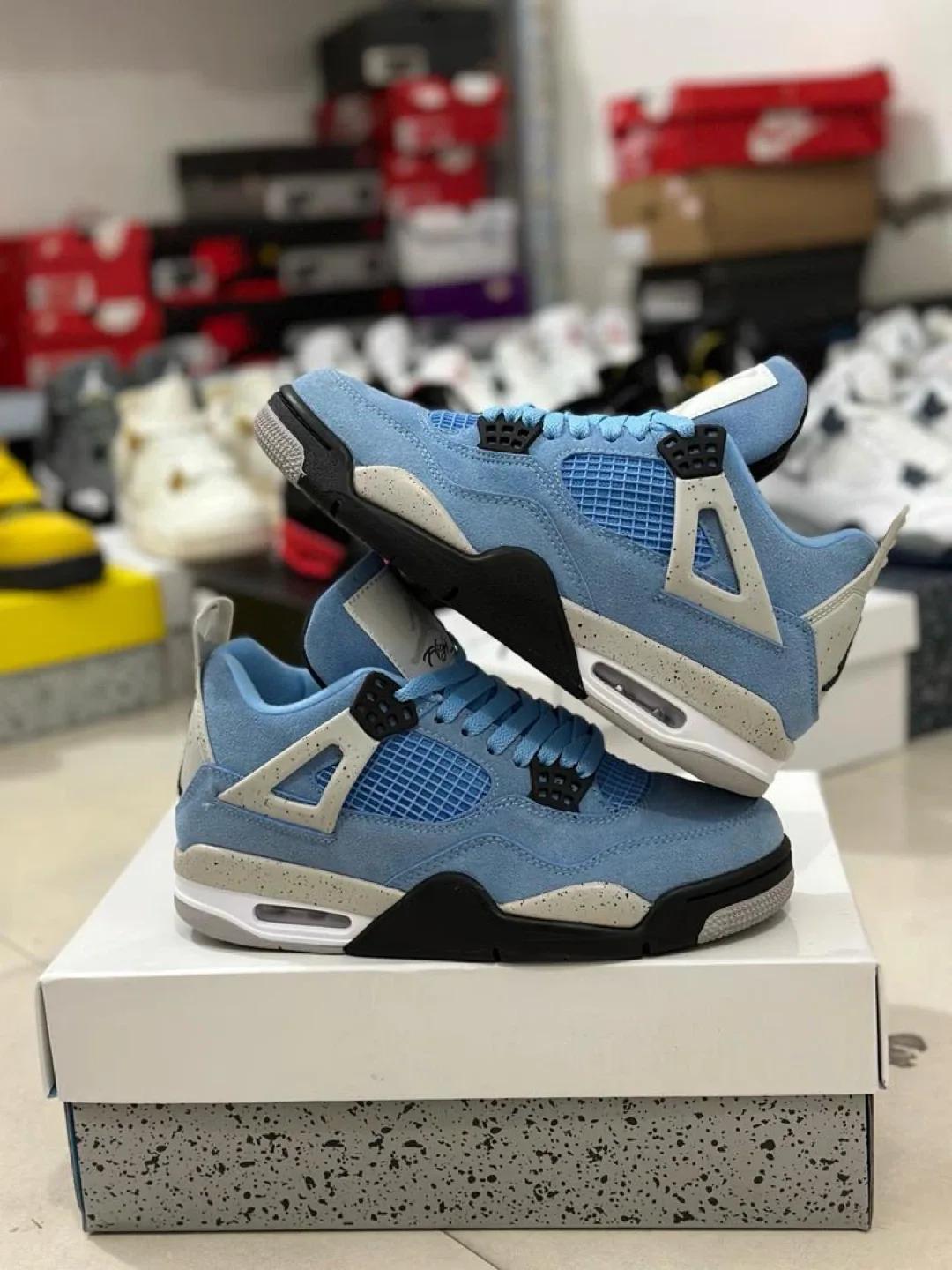 Air Jordan 4 Retro Sneakers image indicator(7)