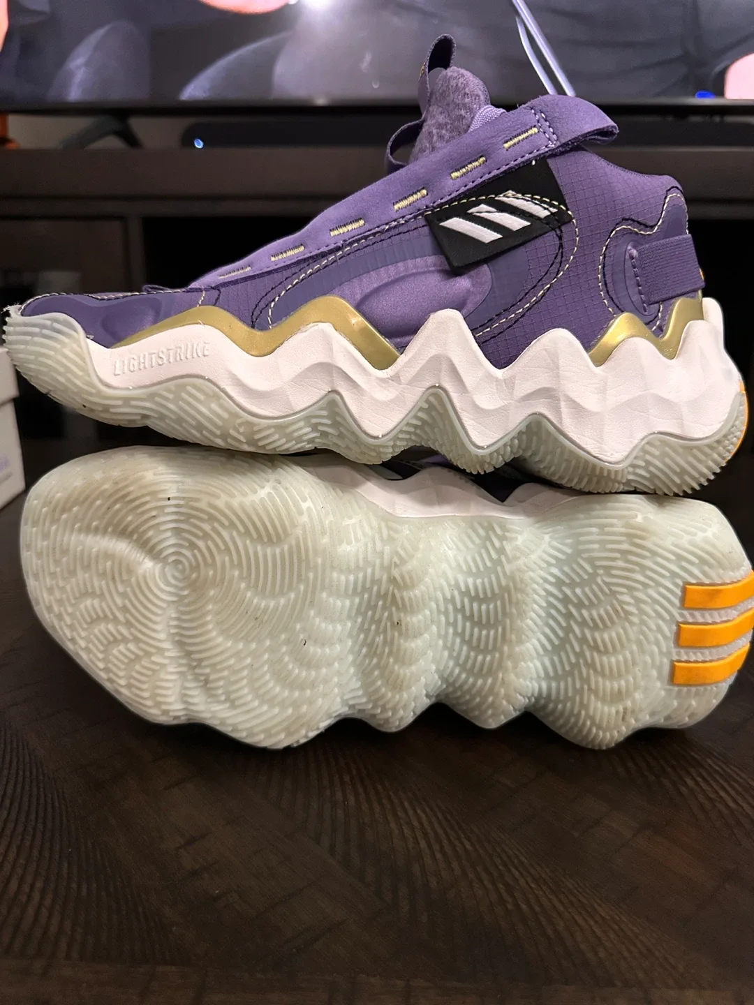 Adidas Trae Young 3 Purple/Gold, Size 7.5 image indicator(2)