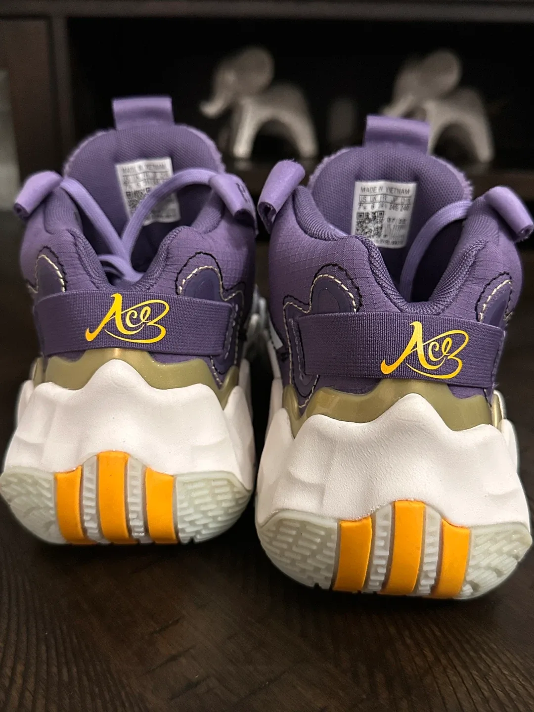Adidas Trae Young 3 Purple/Gold, Size 7.5 image indicator(3)