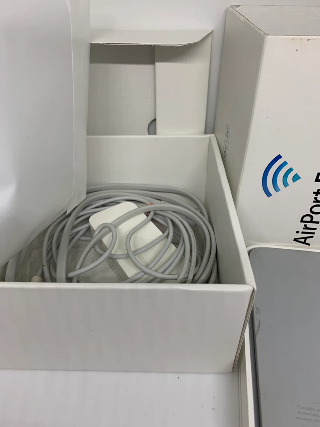 Apple Airport Extreme 802.11n Wi-Fi Base Station - photo 5