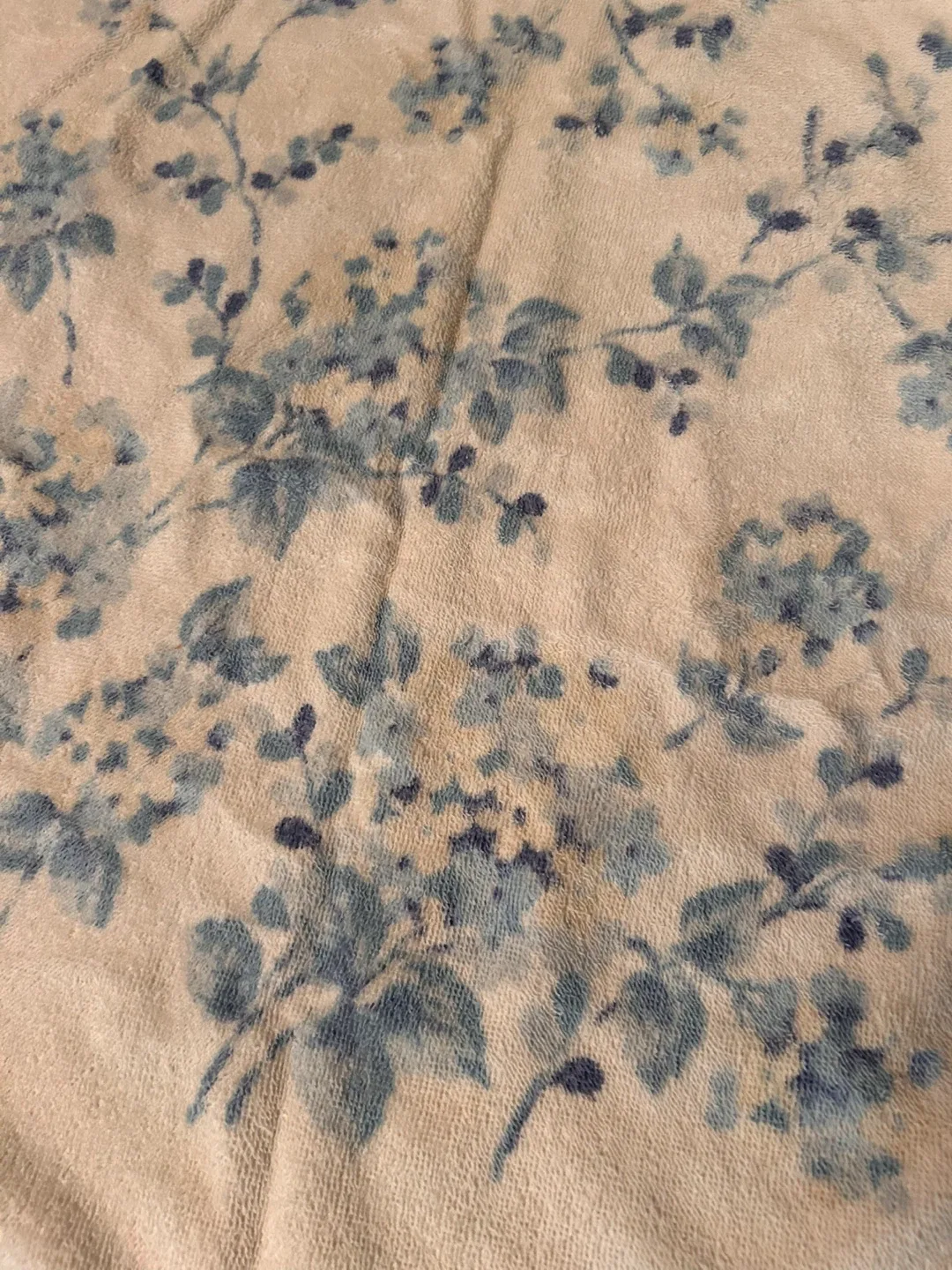 Set of 2- Vintage Cannon Royal Family Floral Patterned Towels image indicator(3)