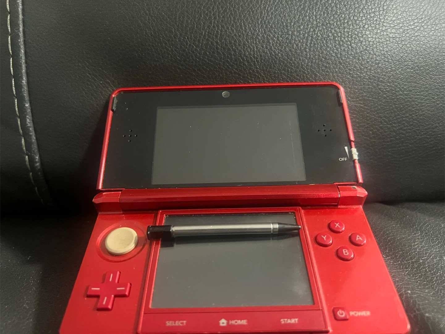 Red Nintendo 3DS