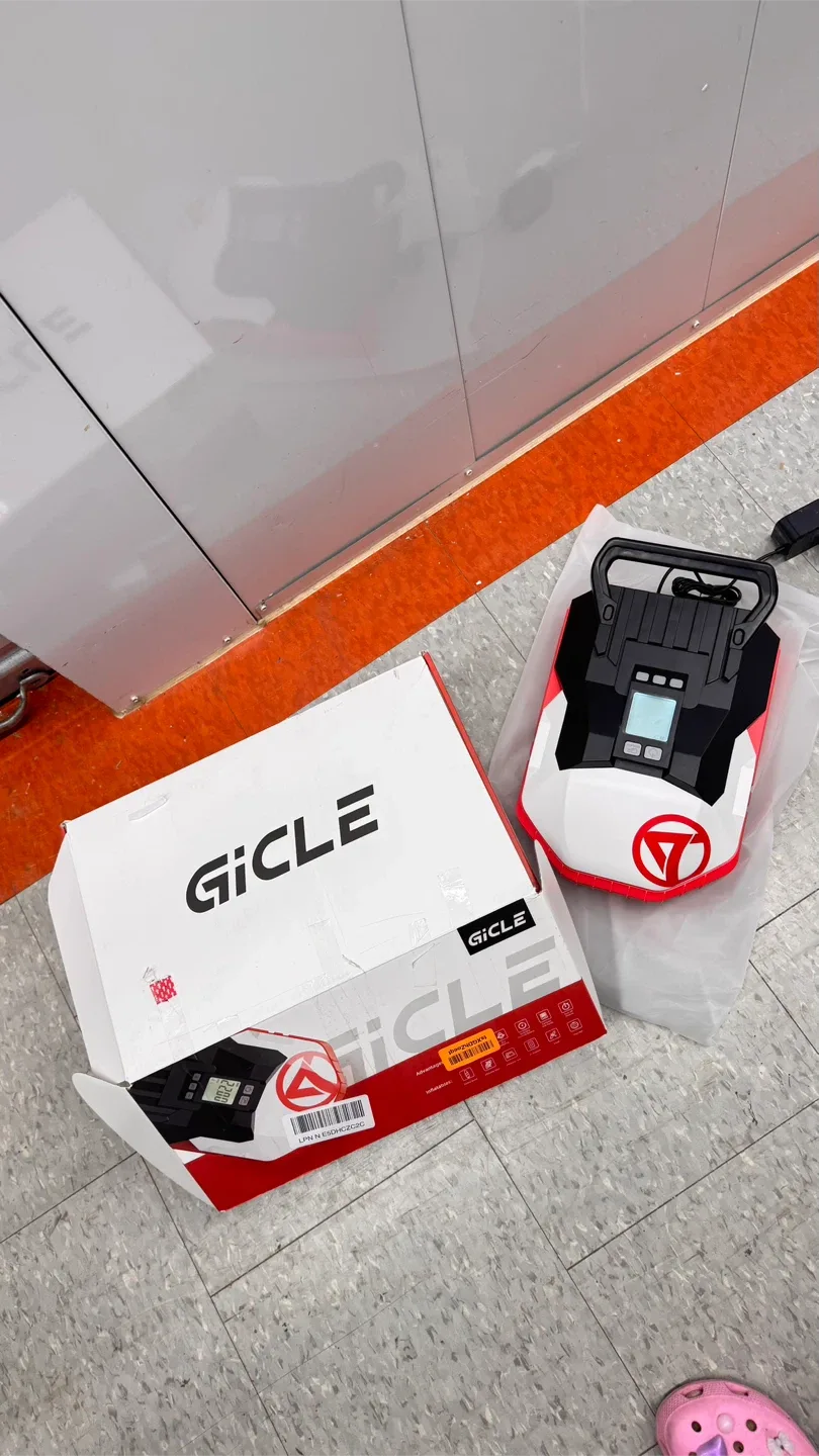 GiCLE Portable Air Compressor Pump - Like New! image indicator(4)