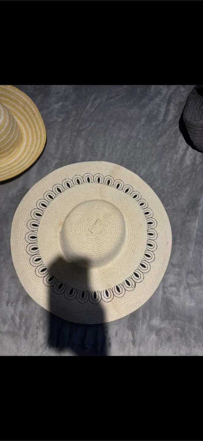 Assorted Straw Hats image indicator(4)