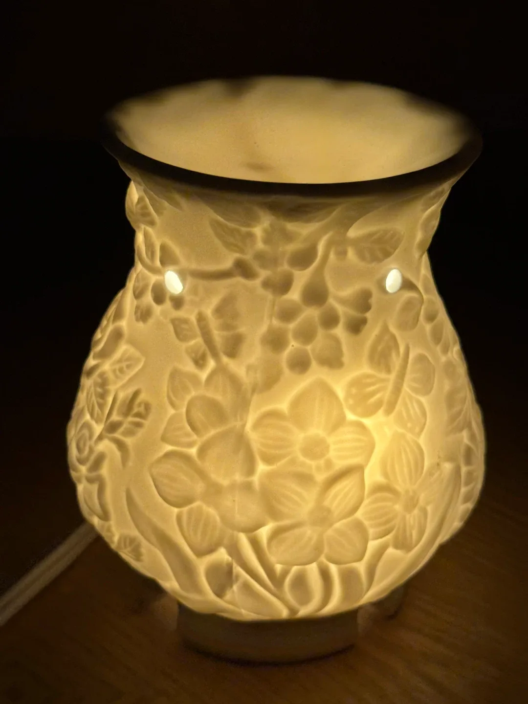 Floral Ceramic Oil Warmer - Rose image indicator(3)