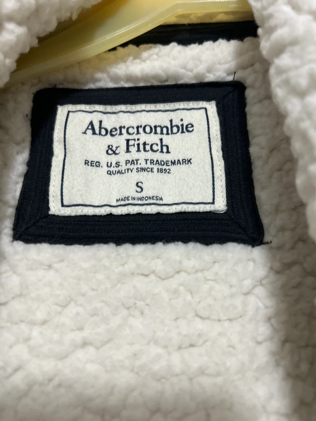 Abercrombie & Fitch Plaid Sherpa-Lined Cardigan - Size S image indicator(2)