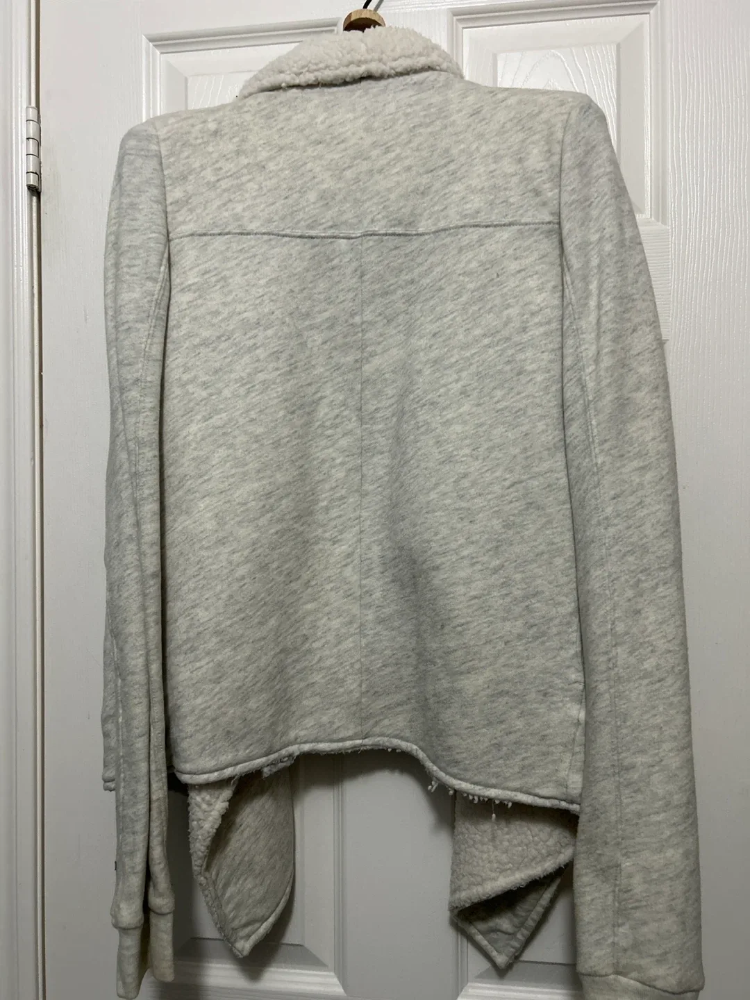 Abercrombie & Fitch XS/S Grey Cardigan image indicator(3)