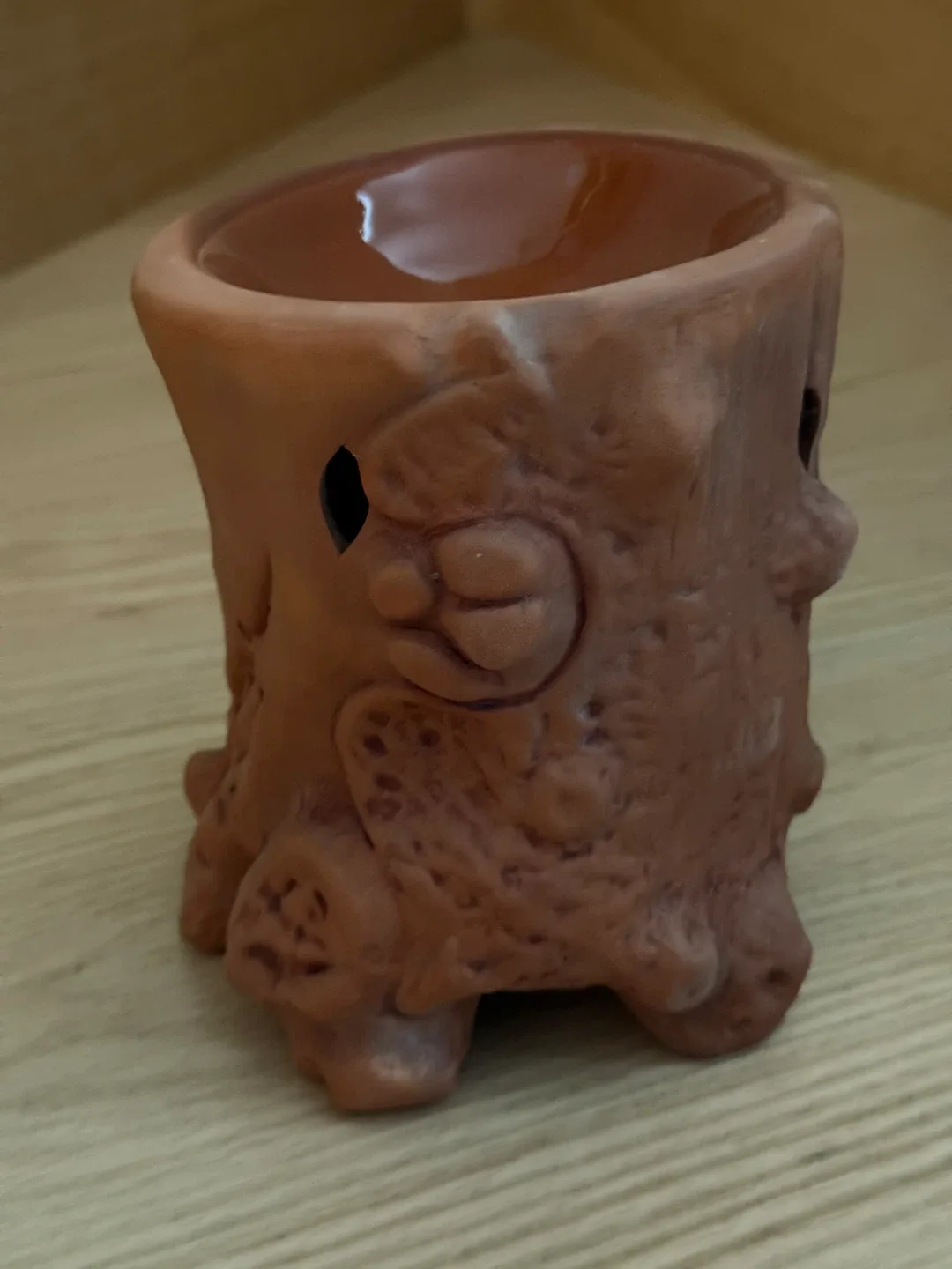 Terracotta Tree Stump Style Oil Burner image indicator(2)
