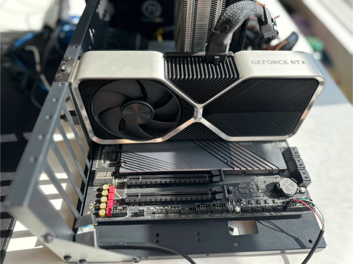 Open-Air Setup: i7-12700K RTX 4060 Ti & 240Hz Monitor - photo 2
