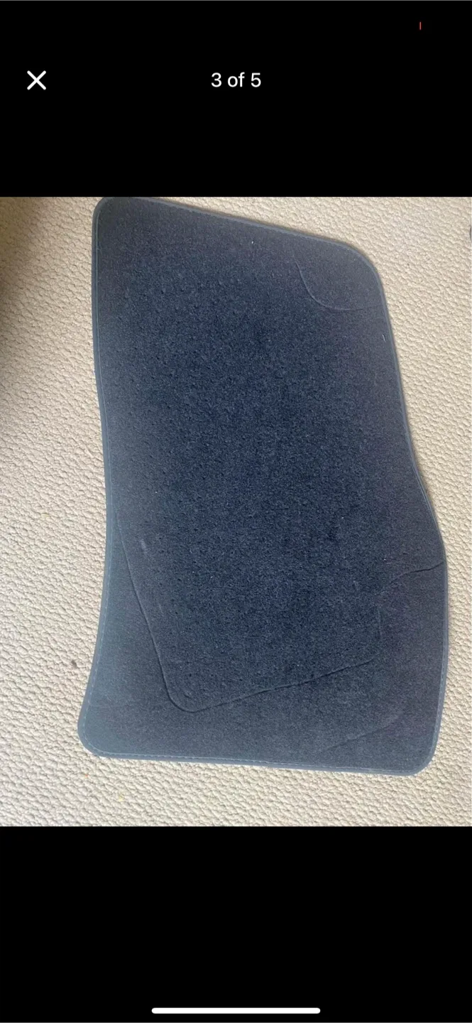 Volkswagen Taos Floor Mats - Black image indicator(3)