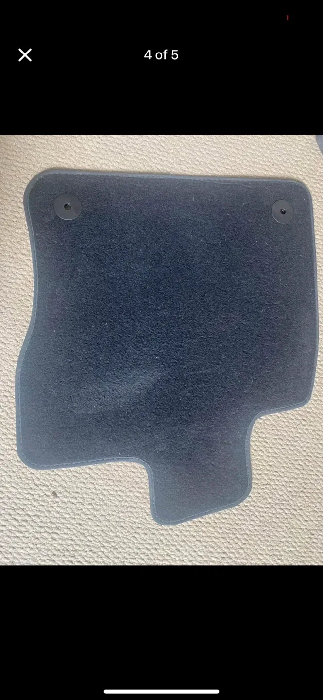 Volkswagen Taos Floor Mats - Black image indicator(4)