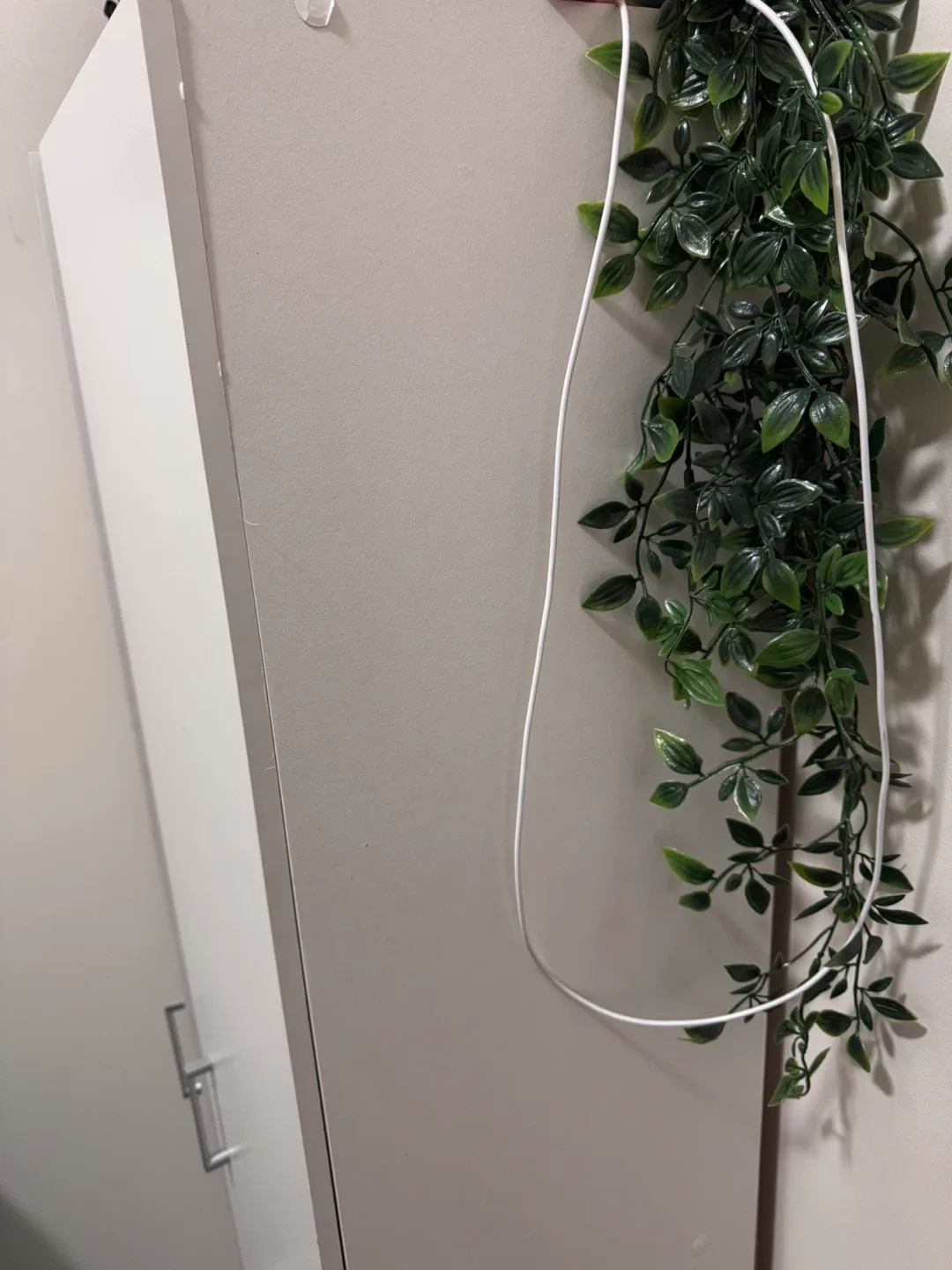 White Wardrobe image indicator(3)