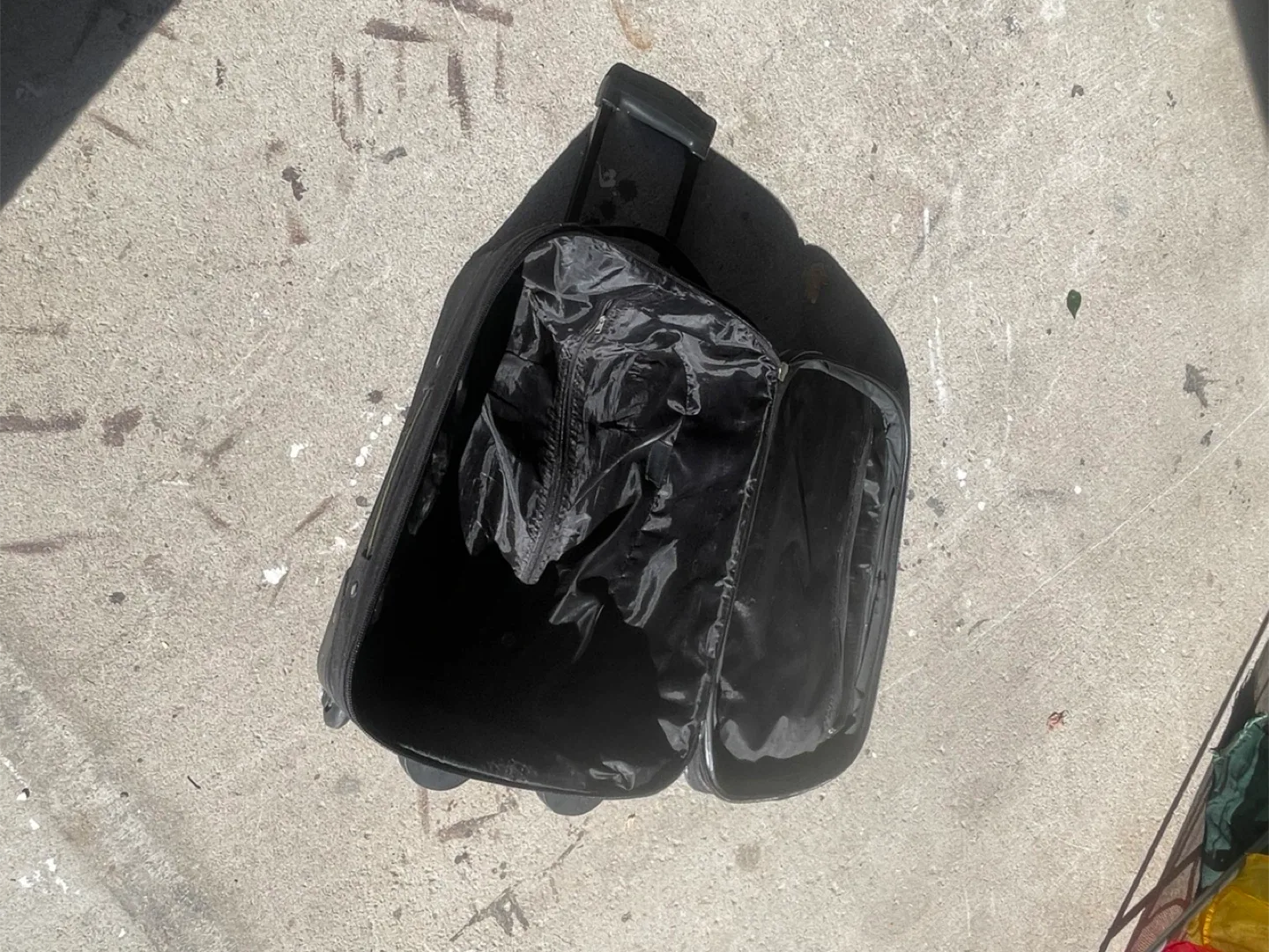 Heys Wheeled Luggage - Black & Green image indicator(2)