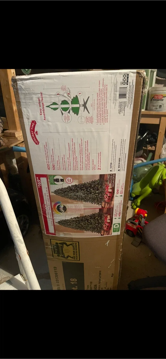 7.5-ft Pre-Lit Kennedy Fir Artificial Christmas Tree image indicator(2)