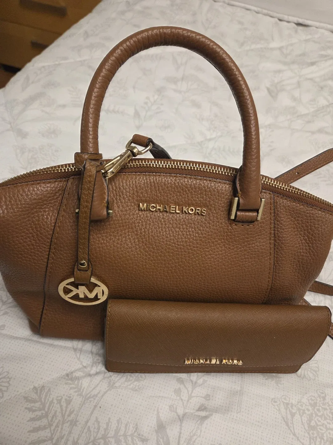 Michael Kors Handbag and Wallet Set thumbnail