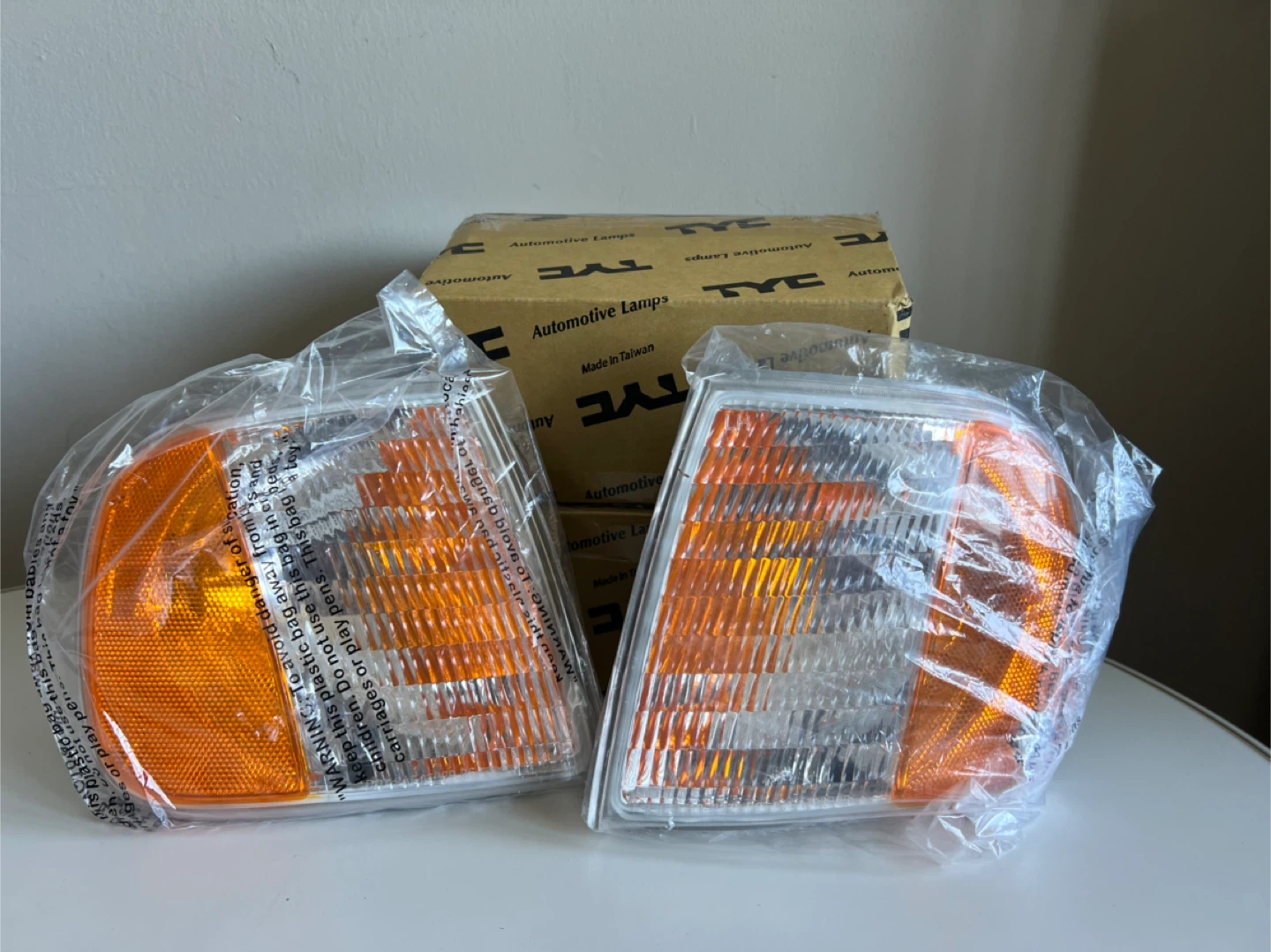 TYC Ford F150/250 Parking Signal Light Unit