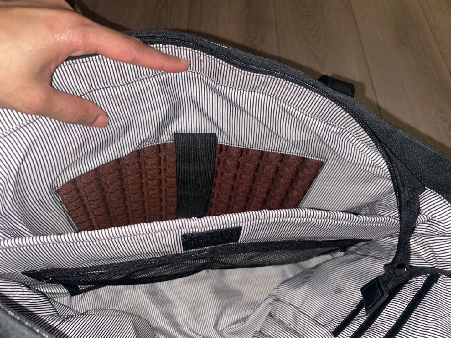 Chase Chic Black laptop Tote Bag image indicator(10)