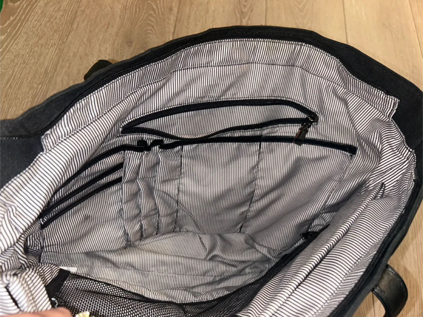 Chase Chic Black laptop Tote Bag image indicator(9)