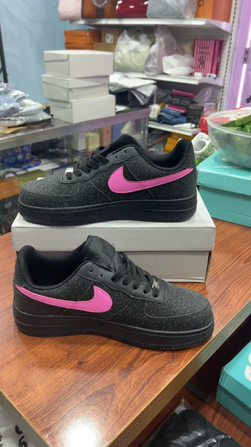 Nike Air Force 1 Black/Pink image indicator(2)