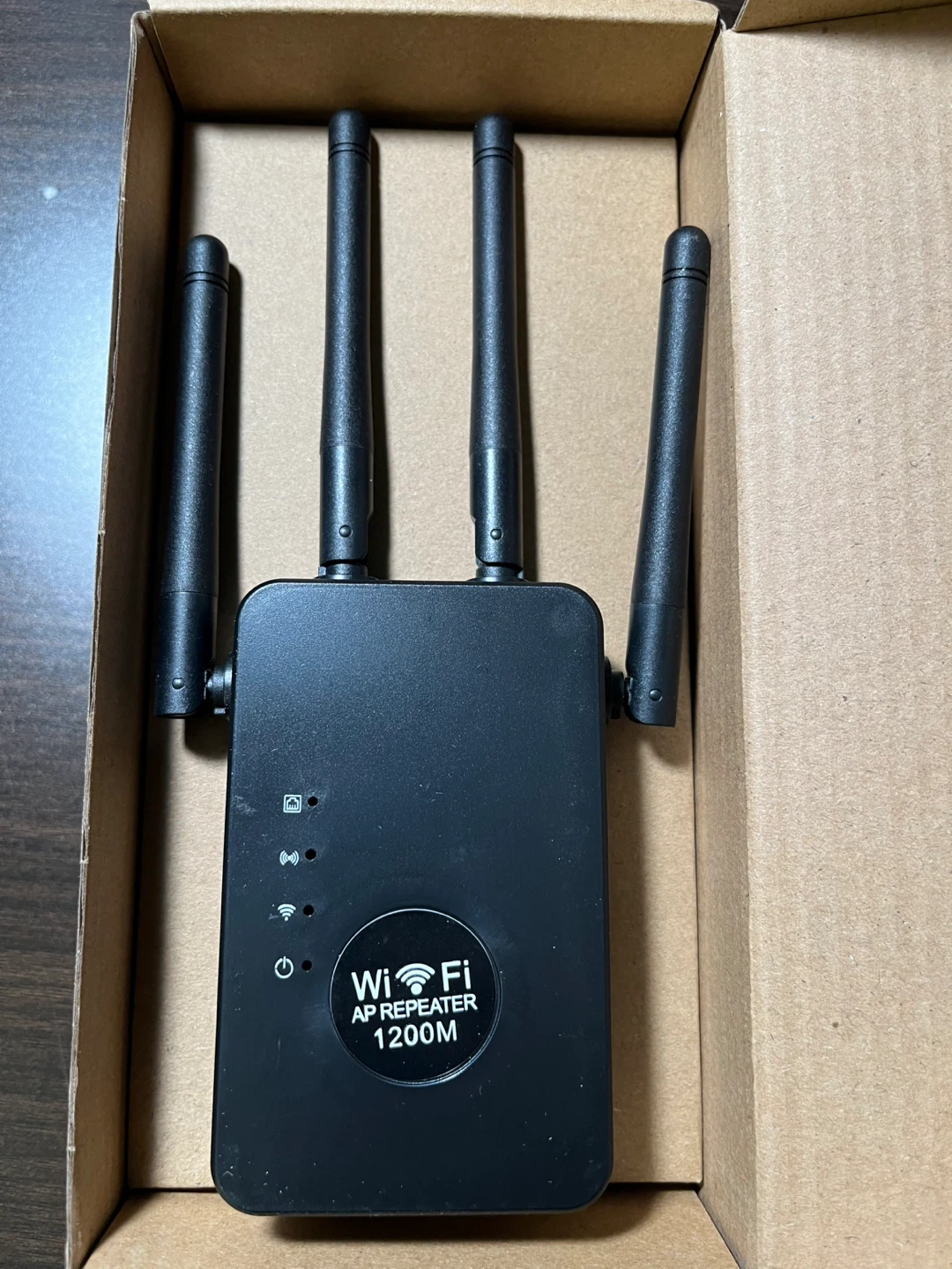 Brand new Wireless Repeater WiFi AP Repeater 1200M - New in Box!