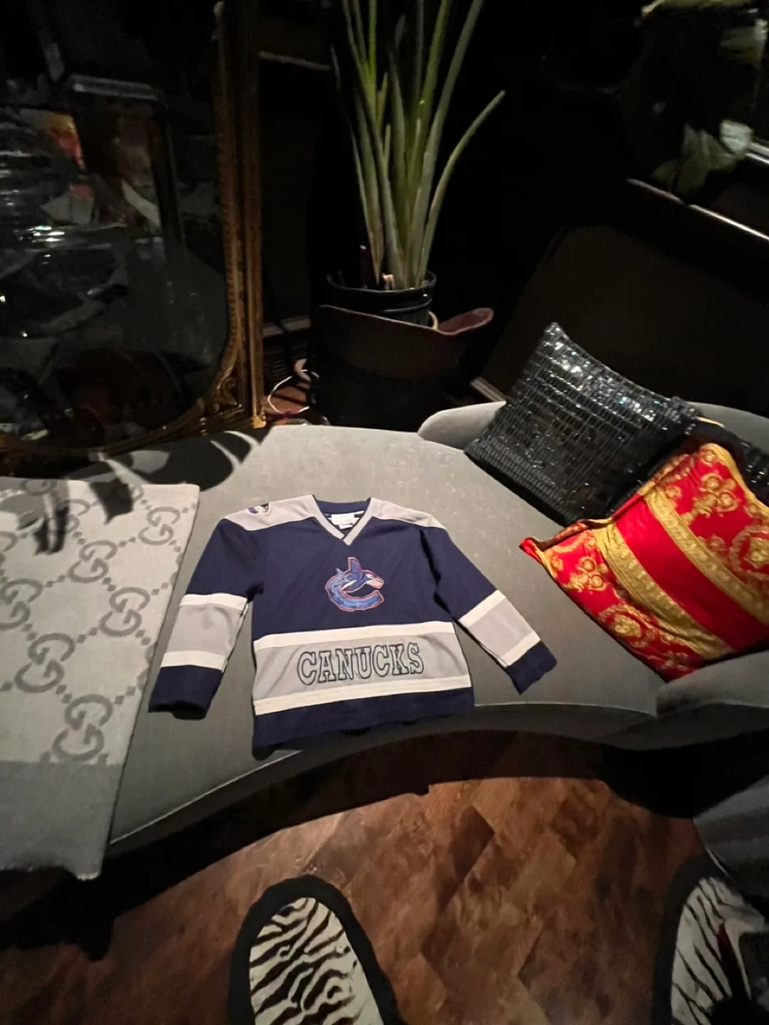 Vancouver Canucks Hockey Jersey thumbnail