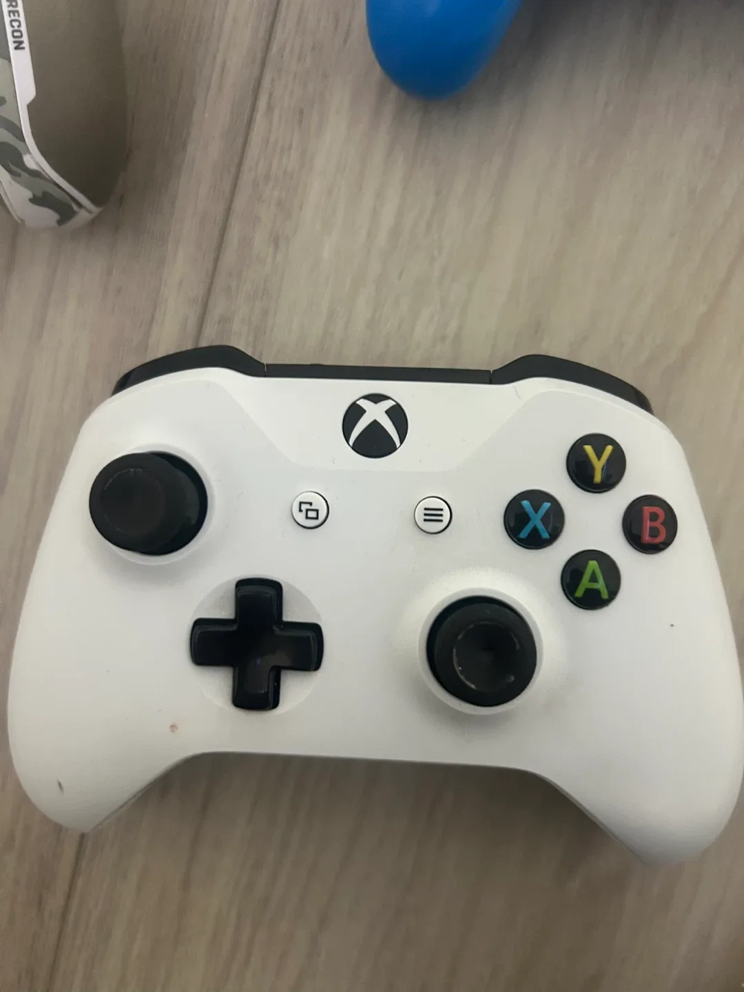 Xbox One S with controllers and games image indicator(3)
