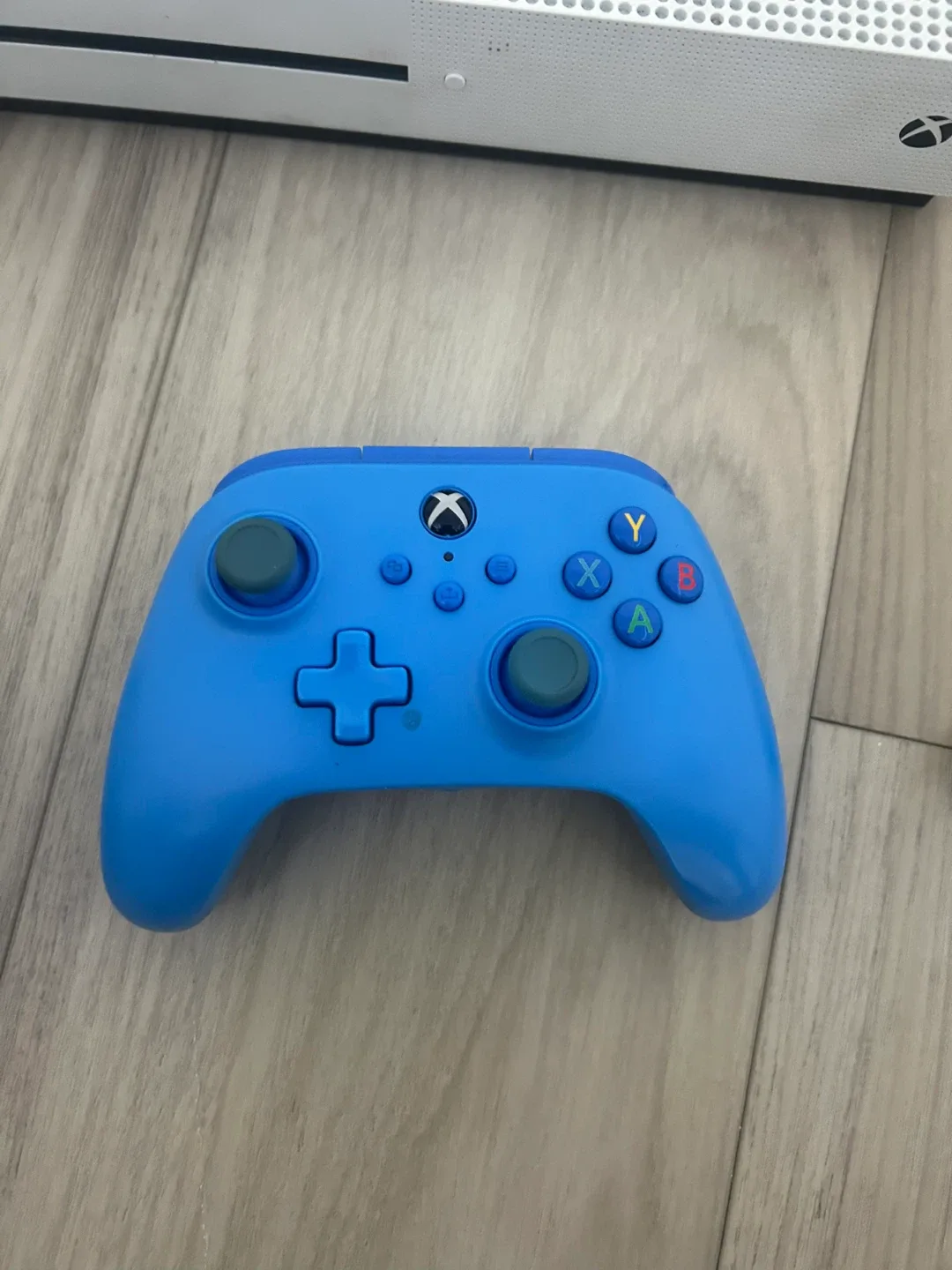 Xbox One S with controllers and games image indicator(6)