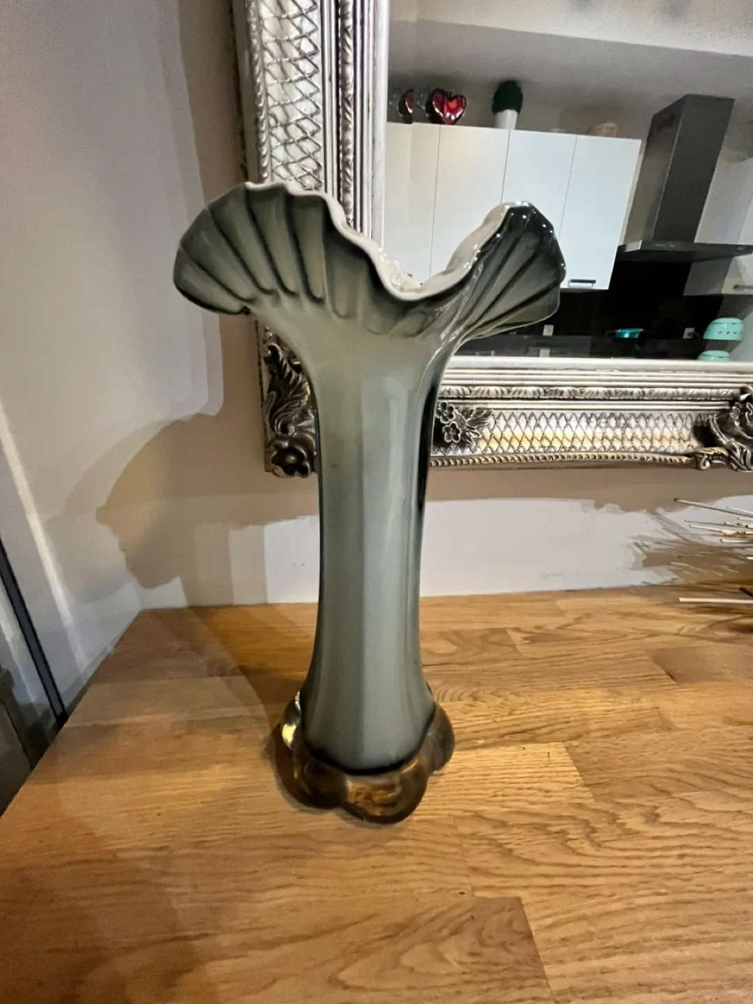 Elegant Blue Glass Vase image indicator(2)