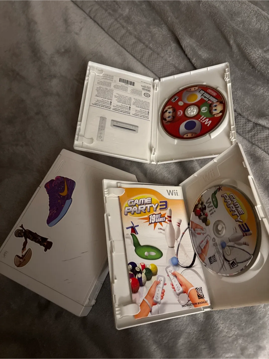 Nintendo Wii Console with Games image indicator(4)