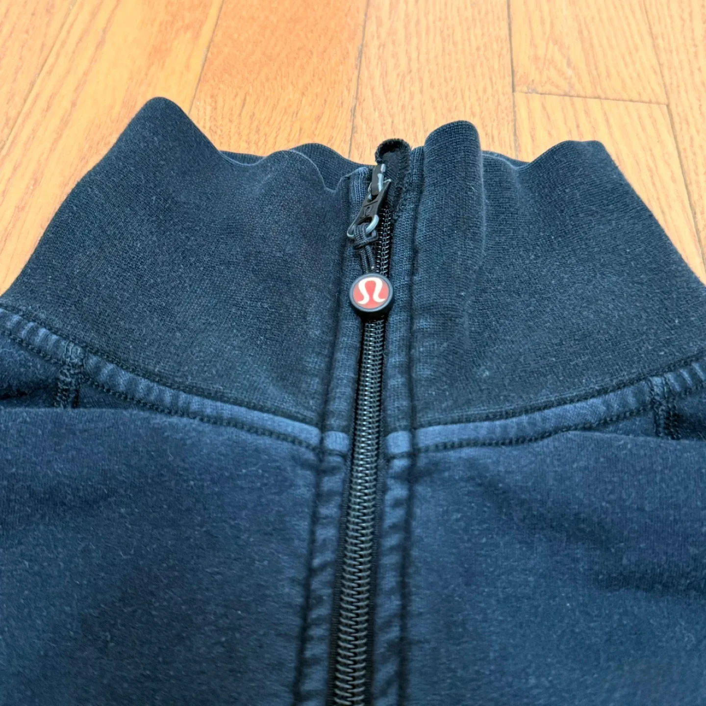 Y2K/“Vintage” Lululemon Black Zip Up Jacket Size 6 image indicator(4)