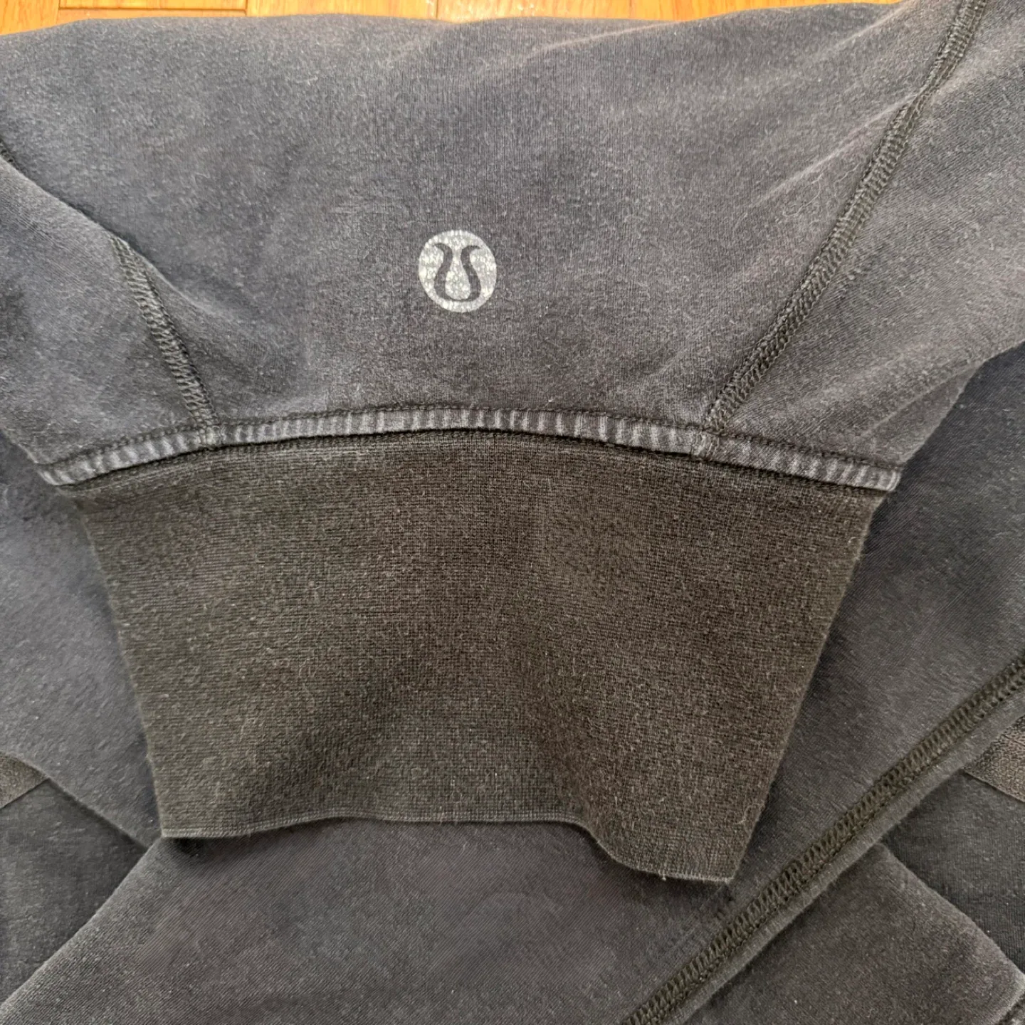 Y2K/“Vintage” Lululemon Black Zip Up Jacket Size 6 image indicator(9)