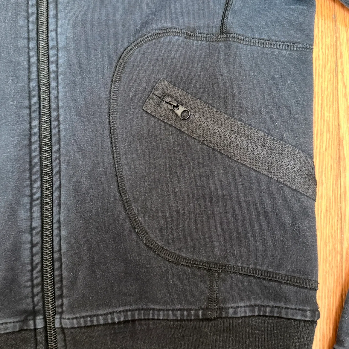 Y2K/“Vintage” Lululemon Black Zip Up Jacket Size 6 image indicator(10)