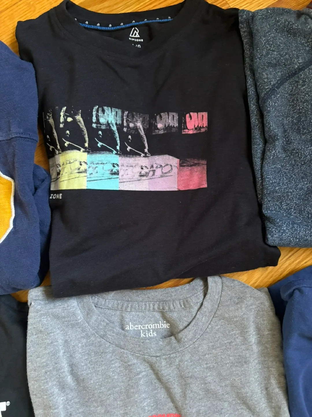 Kids' T-Shirt Bundle 10/12 years old image indicator(3)