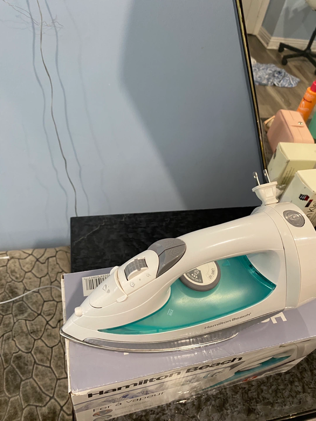 Hamilton Beach Steam Iron w/ Retractable Cord - photo 3