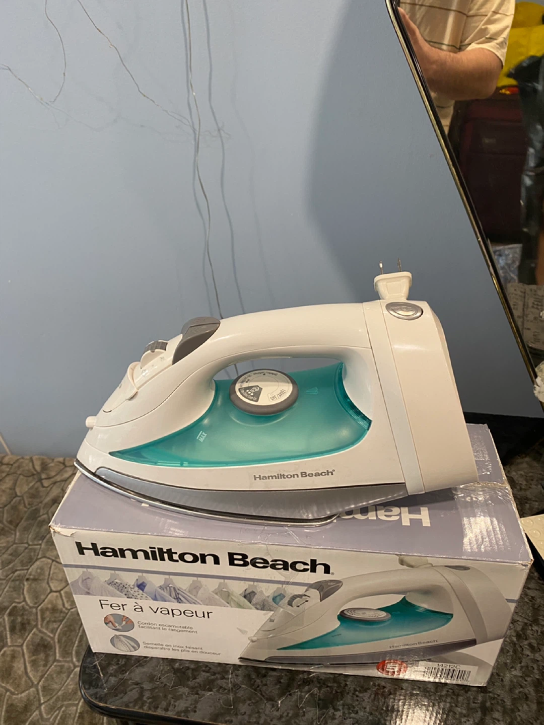 Hamilton Beach Steam Iron w/ Retractable Cord - photo 2