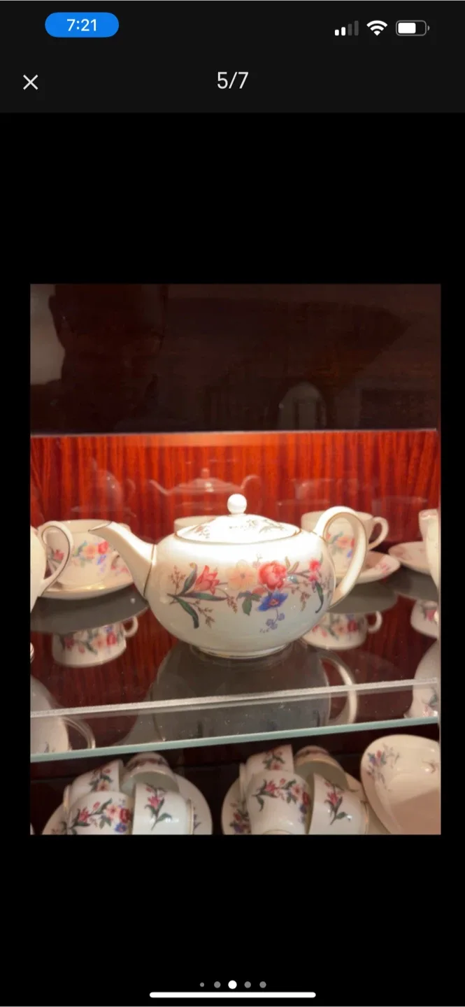 Vintage Wedgwood Floral Tea Set with Plates and Teapot image indicator(5)