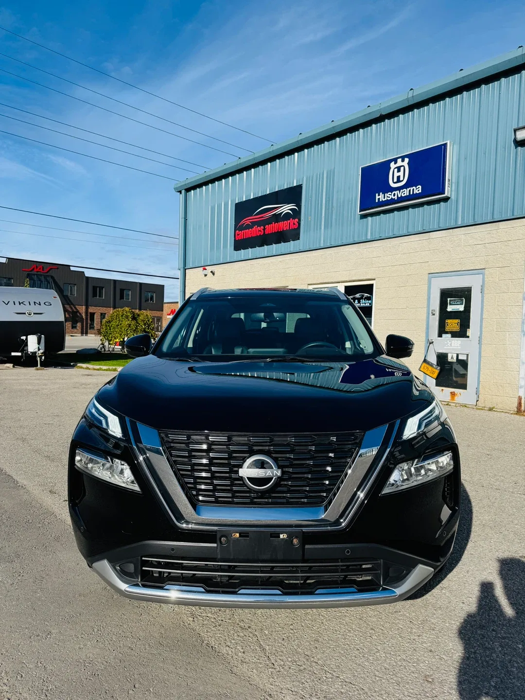 2023 Nissan Rogue Platinum AWD - Black SUV image indicator(5)