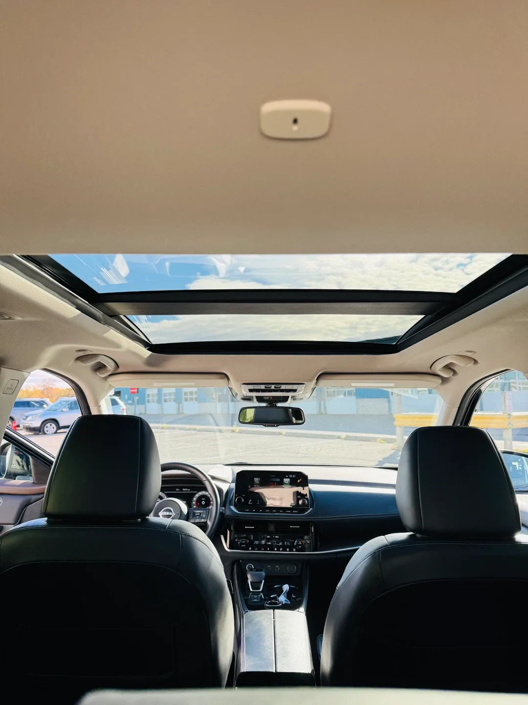 2023 Nissan Rogue Platinum AWD - Black SUV image indicator(8)