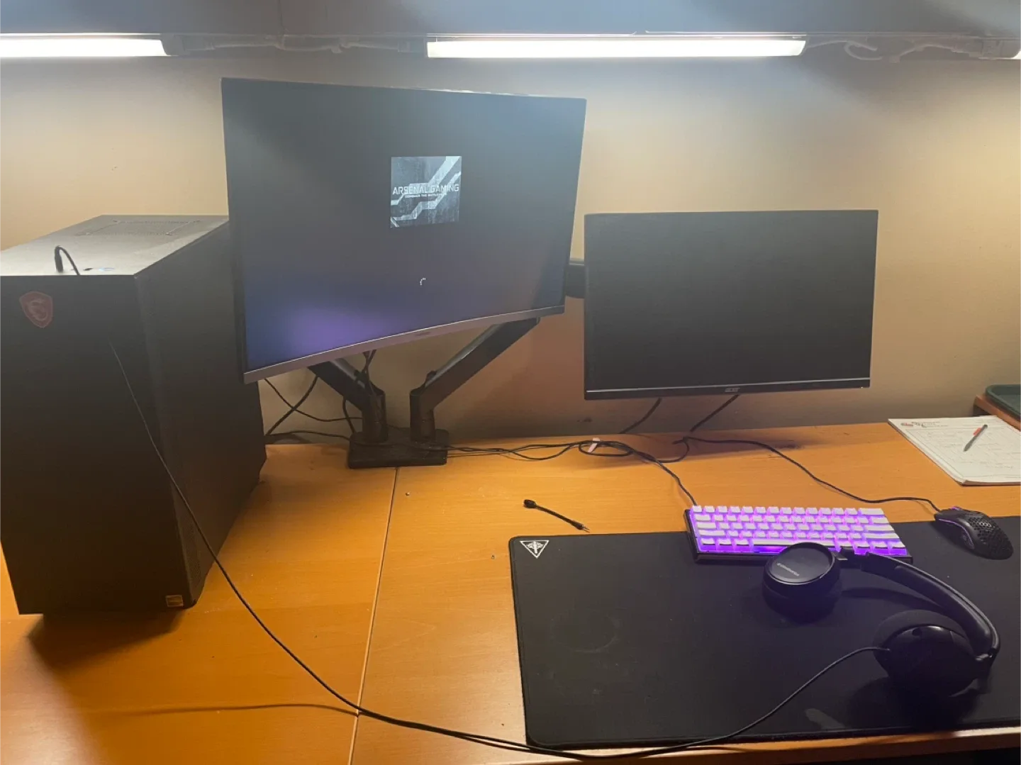 Gaming PC, Monitor, Keyboard, Mouse, Headset image indicator(2)