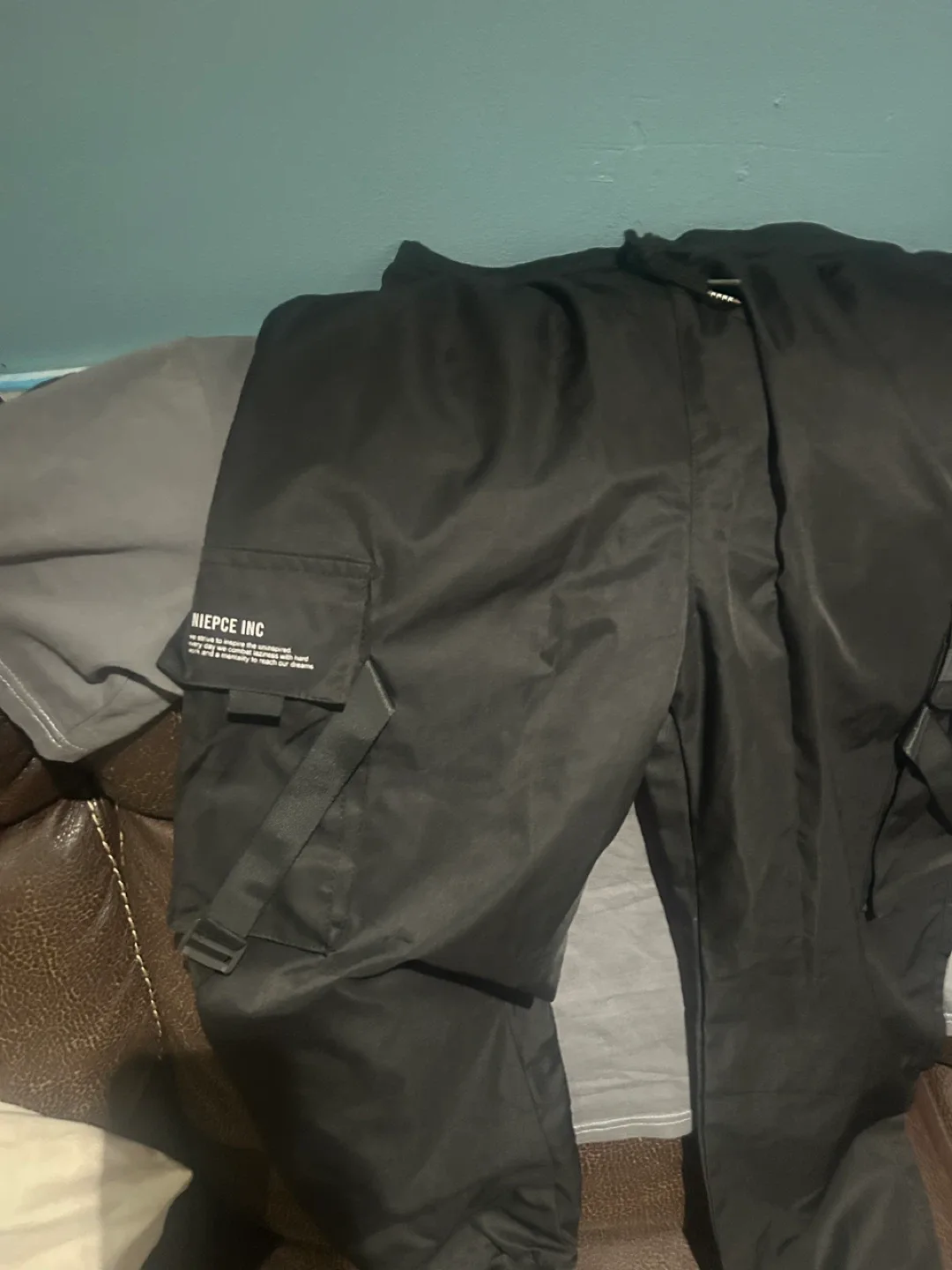 NIEPCE INC Black Cargo Pants image indicator(2)